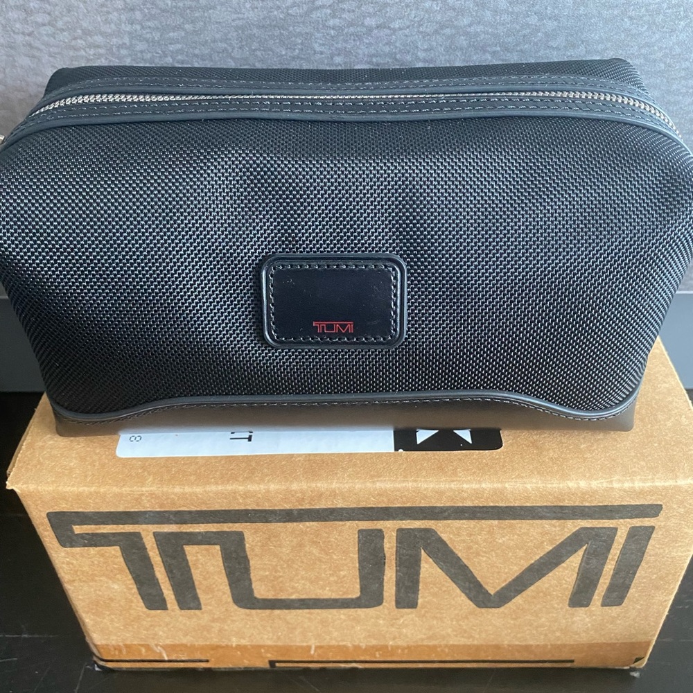 NWT Tumi toiletry kit